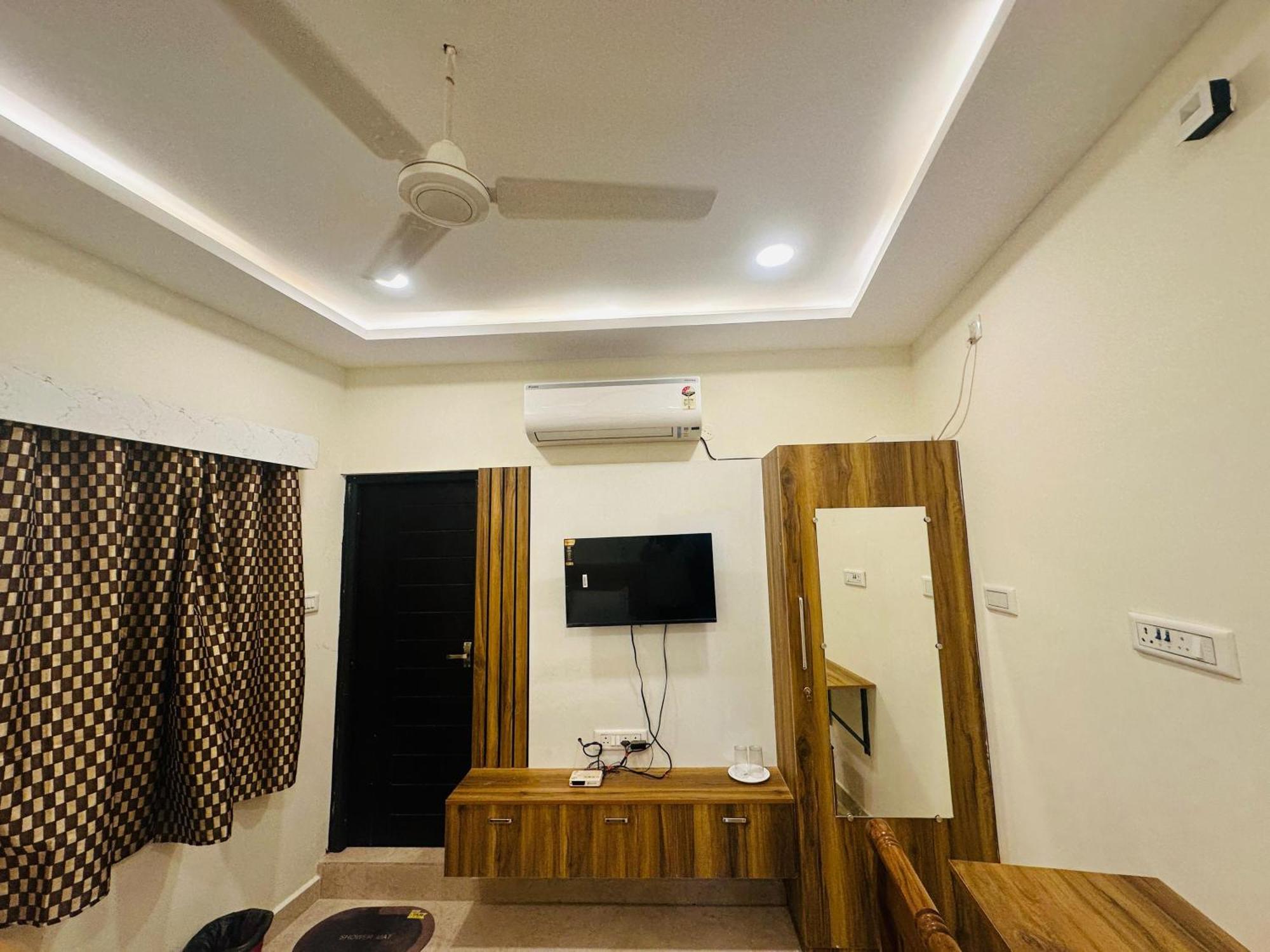 Mahadeepam Residency Vila Tiruvannāmalai Exterior foto